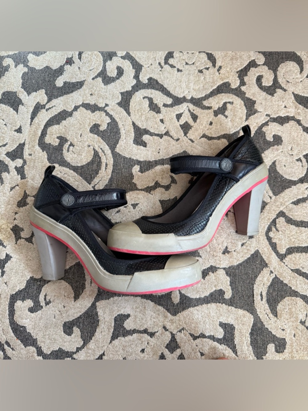 Vintage 1989 DKNY Mary Jane Eleanor black heels - Picture 5 of 8